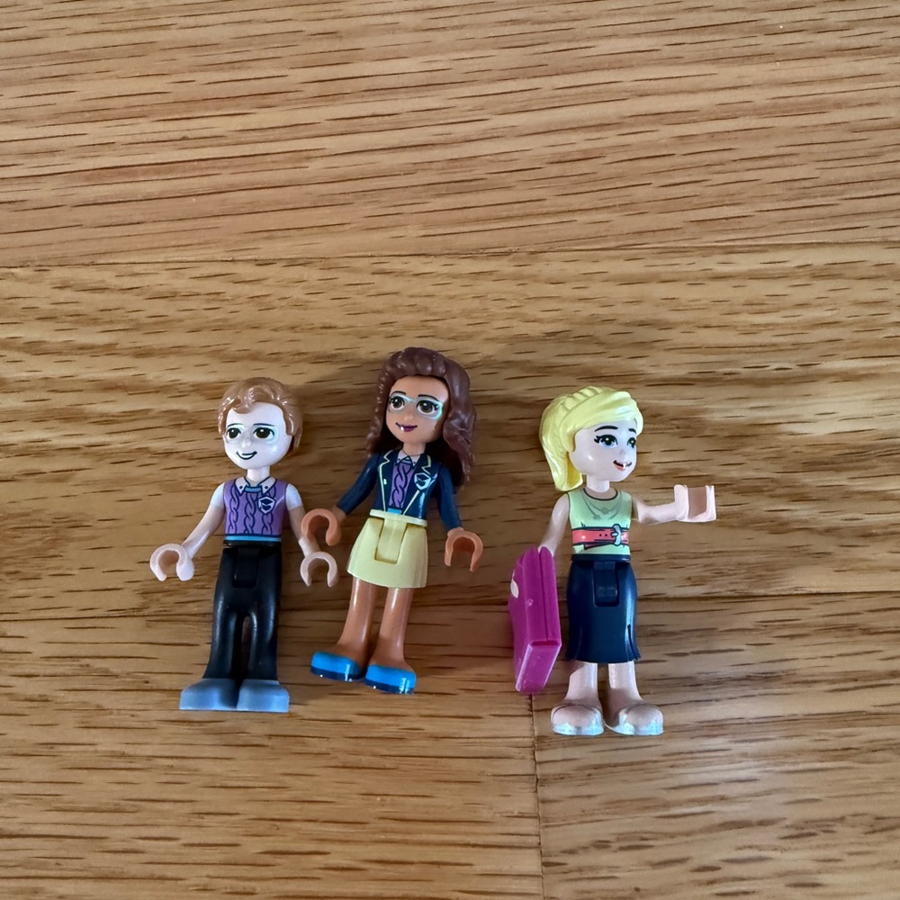 LEGO Friends Heartlake City School Set. 605 pieces. EUC. Building. Summer. - Picture 10 of 17